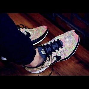 Nike Flyknit Racer Rainbow Multi-color 3.0 Mens 9   562268-004 UNISEX SHOE